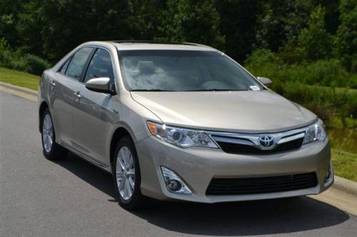 Photo Image Gallery & Touchup Paint: Toyota Camry in Champagne Mica   (5B2)  YEARS: 2013-2017