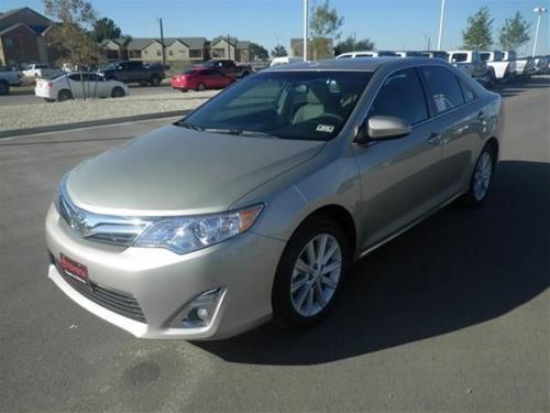 Photo Image Gallery & Touchup Paint: Toyota Camry in Champagne Mica   (5B2)  YEARS: 2013-2017