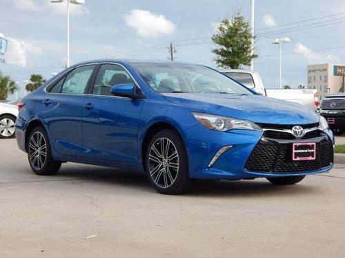 Photo Image Gallery & Touchup Paint: Toyota Camry in Blue Streak Metallic  (8T7)  YEARS: 2016-2017