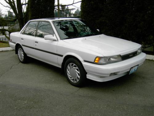 Photo Image Gallery & Touchup Paint: Toyota Camry in Super White   (040)  YEARS: 1987-1991