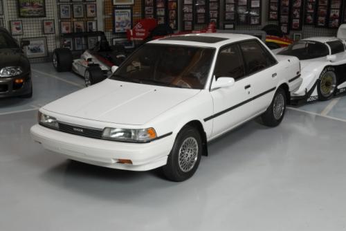 Photo Image Gallery & Touchup Paint: Toyota Camry in Super White   (040)  YEARS: 1987-1991