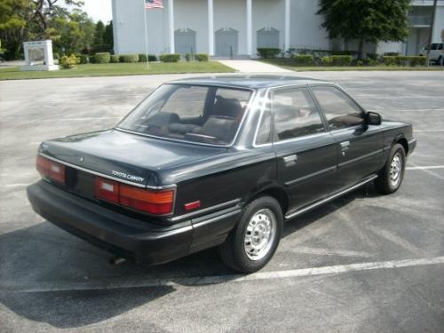 Photo Image Gallery & Touchup Paint: Toyota Camry in Black    (202)  YEARS: 1988-1991