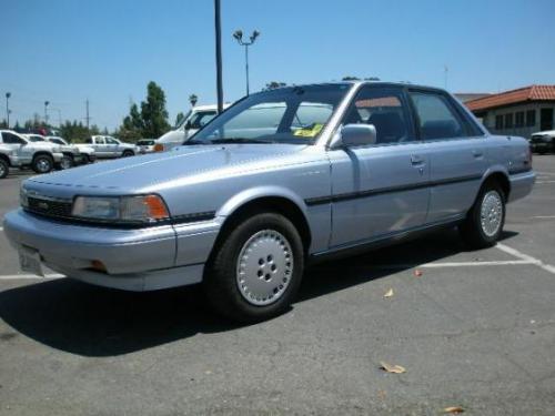 Photo Image Gallery & Touchup Paint: Toyota Camry in Light Blue Metallic  (8D8)  YEARS: 1987-1989