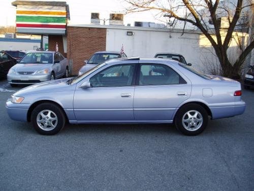 Photo of a 1997-1998 Toyota Camry in Frosted Iris Metallic (paint color code 931