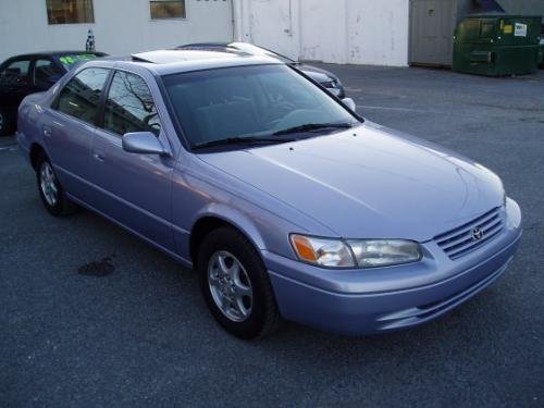Photo of a 1997-1998 Toyota Camry in Frosted Iris Metallic (paint color code 931