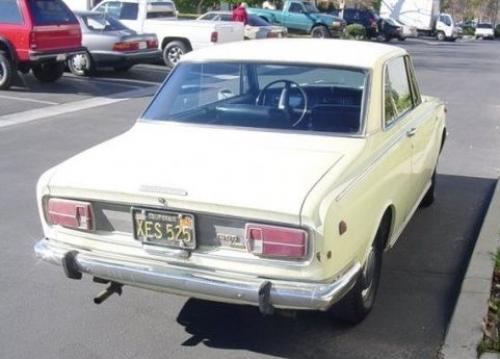 Photo Image Gallery: Toyota Corona in Pale Yellow   (XX9)  YEARS: -