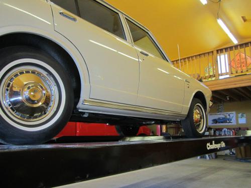 Photo Image Gallery & Touchup Paint: Toyota Corona in White    (007)  YEARS: 1970-1973