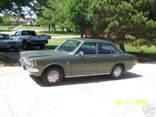 Photo Image Gallery: Toyota Corona in Green Metallic   (XX1)  YEARS: -