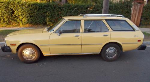 Photo Image Gallery & Touchup Paint: Toyota Corona in Yellow    (528)  YEARS: 1977-1977