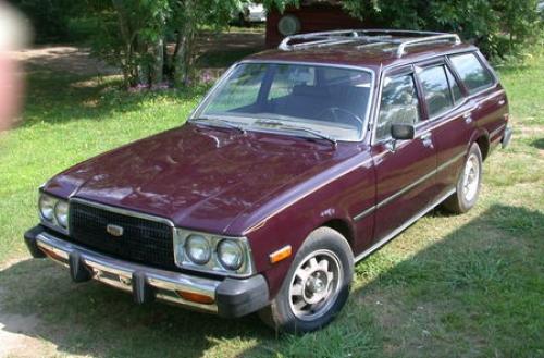 Photo Image Gallery: Toyota Corona in Deep Red   (XX1)  YEARS: -
