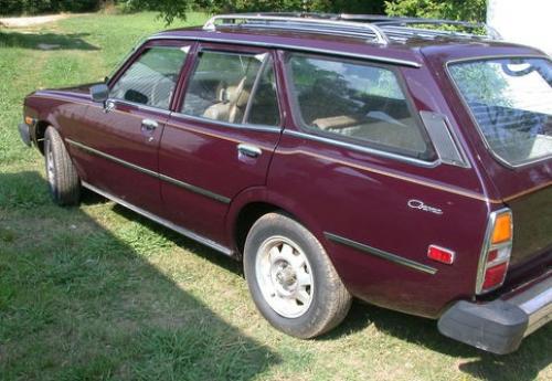 Photo Image Gallery: Toyota Corona in Deep Red   (XX1)  YEARS: -
