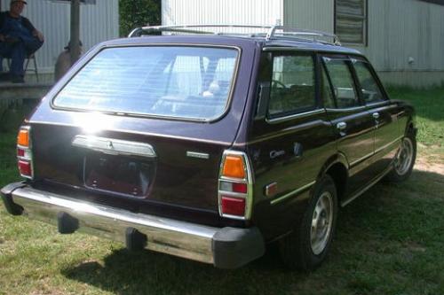 Photo Image Gallery: Toyota Corona in Deep Red   (XX1)  YEARS: -