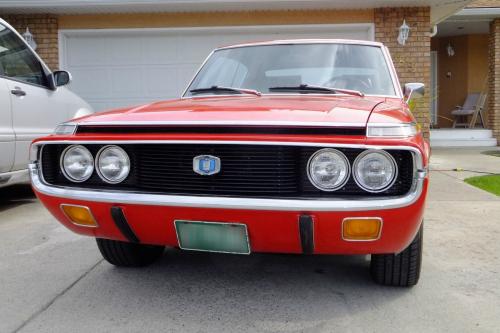 Photo Image Gallery: Toyota Crown in Red    (XX3)  YEARS: -