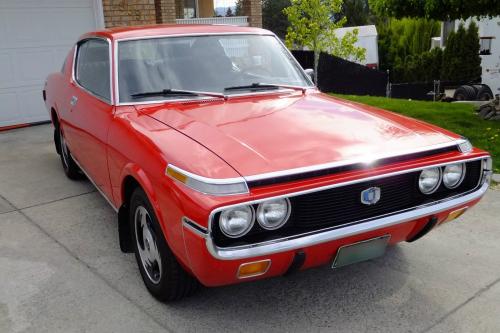 Photo Image Gallery: Toyota Crown in Red    (XX3)  YEARS: -