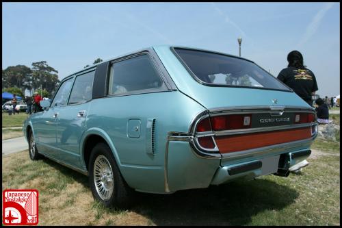 Photo Image Gallery: Toyota Crown in Light Blue Metallic  (XX4)  YEARS: -
