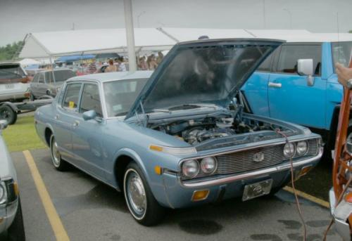 Photo Image Gallery: Toyota Crown in Light Blue Metallic  (XX4)  YEARS: -