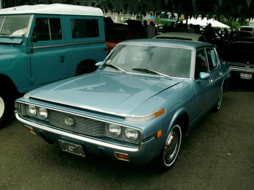 Photo Image Gallery: Toyota Crown in Light Blue Metallic  (XX4)  YEARS: -