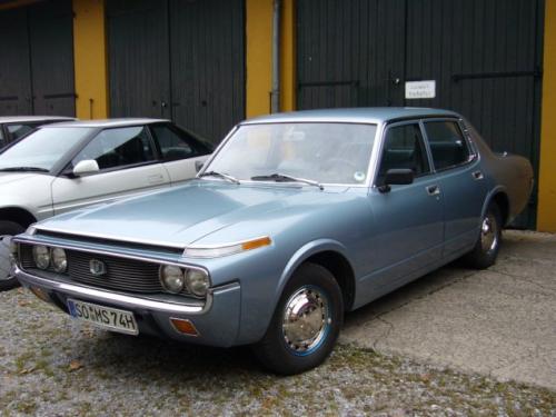 Photo Image Gallery: Toyota Crown in Light Blue Metallic  (XX4)  YEARS: -