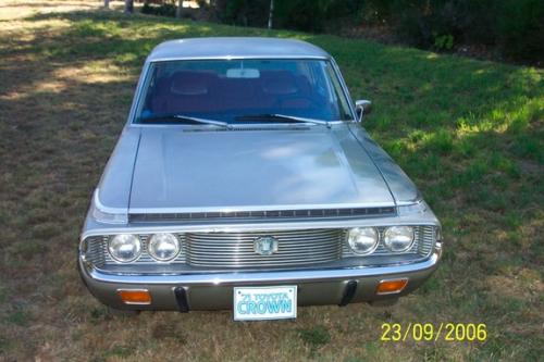Photo Image Gallery: Toyota Crown in Silver Metallic   (XX5)  YEARS: -