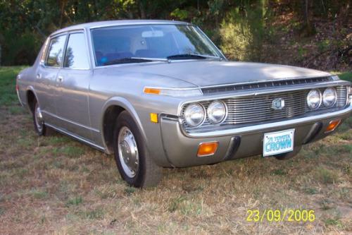 Photo Image Gallery: Toyota Crown in Silver Metallic   (XX5)  YEARS: -