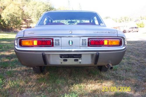Photo Image Gallery: Toyota Crown in Silver Metallic   (XX5)  YEARS: -