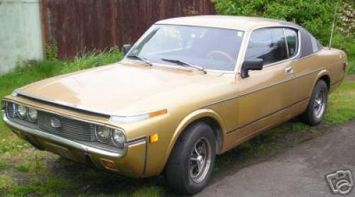 Photo Image Gallery: Toyota Crown in Gold Metallic   (XXX)  YEARS: -