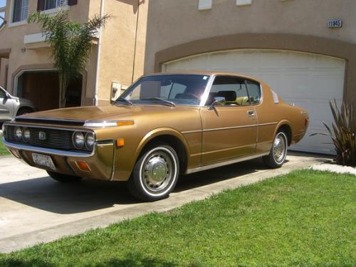 Photo Image Gallery: Toyota Crown in Gold Metallic   (XXX)  YEARS: -