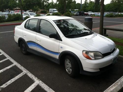 Photo Image Gallery & Touchup Paint: Toyota Echo in Super White   (040)  YEARS: 2000-2001