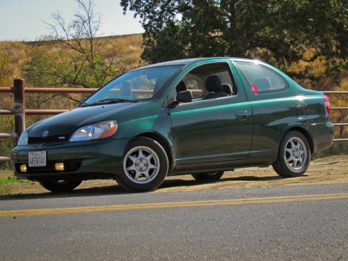 Photo Image Gallery & Touchup Paint: Toyota Echo in Electric Green Mica  (6R4)  YEARS: 2000-2005