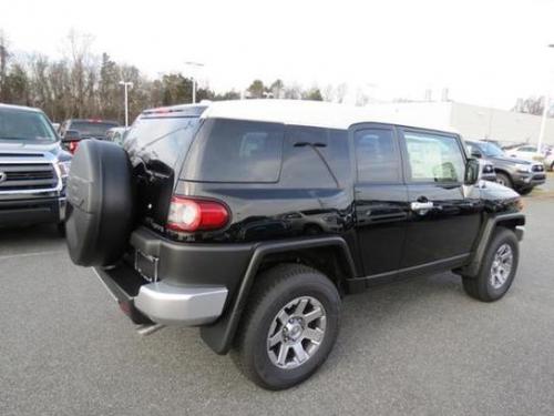 Photo Image Gallery & Touchup Paint: Toyota Fjcruiser in Black    (2KC)  YEARS: 2009-2014