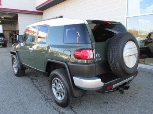 Photo Image Gallery & Touchup Paint: Toyota Fjcruiser in Army Green   (2KD)  YEARS: 2010-2014