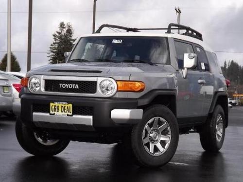 Photo Image Gallery & Touchup Paint: Toyota Fjcruiser in Cement Gray   (2KY)  YEARS: 2014-2014