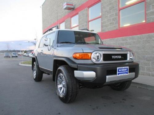 Photo Image Gallery & Touchup Paint: Toyota Fjcruiser in Cement Gray   (2KY)  YEARS: 2014-2014