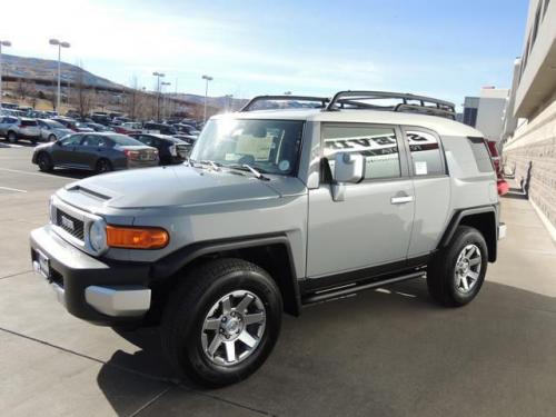 Photo Image Gallery & Touchup Paint: Toyota Fjcruiser in Cement Gray   (2KY)  YEARS: 2014-2014