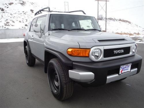 Photo Image Gallery & Touchup Paint: Toyota Fjcruiser in Cement Gray   (2KY)  YEARS: 2014-2014