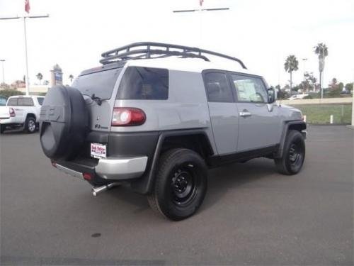 Photo Image Gallery & Touchup Paint: Toyota Fjcruiser in Cement Gray   (2KY)  YEARS: 2014-2014