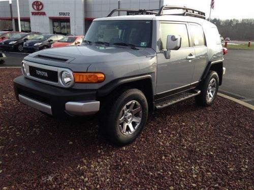 Photo Image Gallery & Touchup Paint: Toyota Fjcruiser in Cement Gray   (2KY)  YEARS: 2014-2014