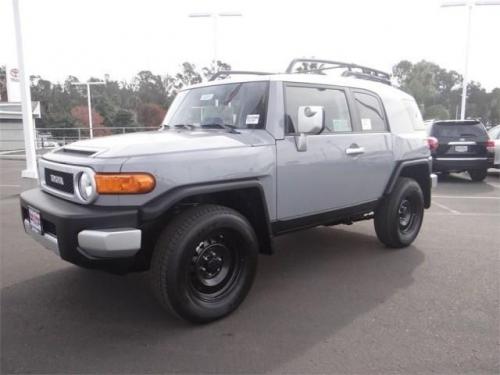 Photo Image Gallery & Touchup Paint: Toyota Fjcruiser in Cement Gray   (2KY)  YEARS: 2014-2014