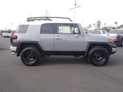 Photo Image Gallery & Touchup Paint: Toyota Fjcruiser in Cement Gray   (2KY)  YEARS: 2014-2014