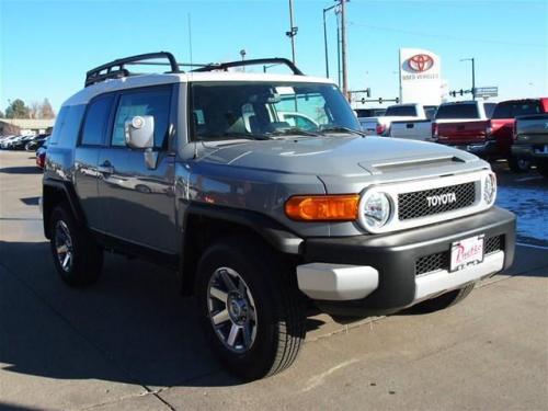 Photo Image Gallery & Touchup Paint: Toyota Fjcruiser in Cement Gray   (2KY)  YEARS: 2014-2014