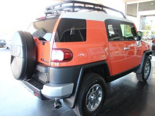 Photo Image Gallery & Touchup Paint: Toyota Fjcruiser in Magma    (2LF)  YEARS: 2013-2014