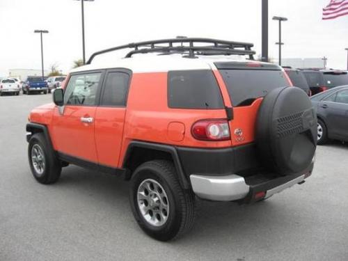 Photo Image Gallery & Touchup Paint: Toyota Fjcruiser in Magma    (2LF)  YEARS: 2013-2014