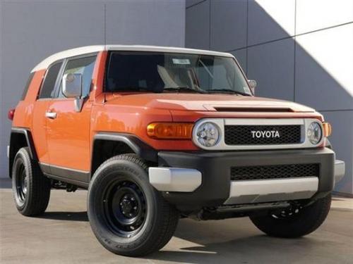 Photo Image Gallery & Touchup Paint: Toyota Fjcruiser in Magma    (2LF)  YEARS: 2013-2014