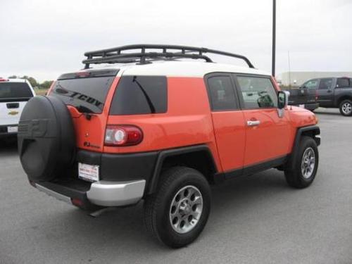 Photo Image Gallery & Touchup Paint: Toyota Fjcruiser in Magma    (2LF)  YEARS: 2013-2014