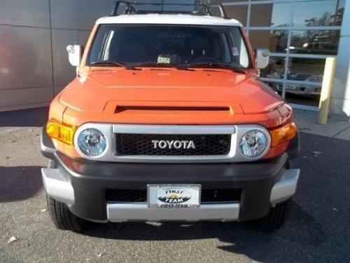 Photo Image Gallery & Touchup Paint: Toyota Fjcruiser in Magma    (2LF)  YEARS: 2013-2014