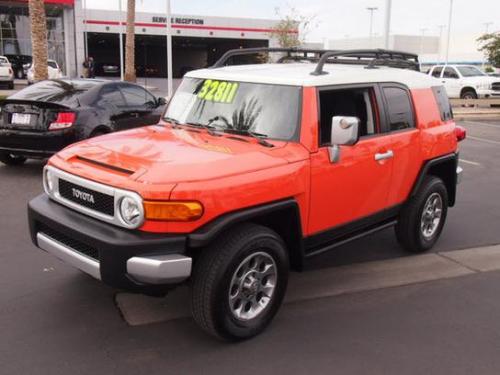 Photo Image Gallery & Touchup Paint: Toyota Fjcruiser in Magma    (2LF)  YEARS: 2013-2014