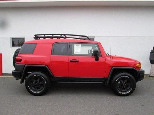 Photo Image Gallery & Touchup Paint: Toyota Fjcruiser in Radiant Red   (3L5)  YEARS: 2012-2012
