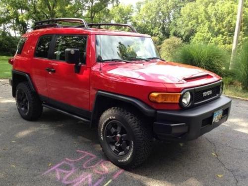 Photo Image Gallery & Touchup Paint: Toyota Fjcruiser in Radiant Red   (3L5)  YEARS: 2012-2012