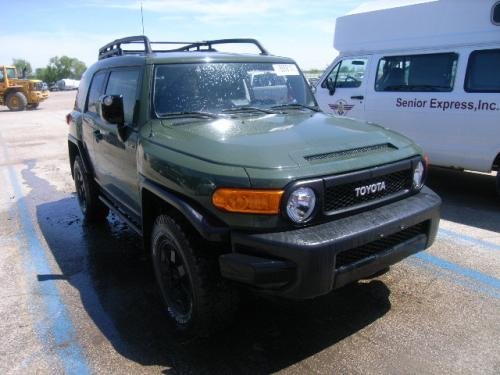 Photo Image Gallery & Touchup Paint: Toyota Fjcruiser in Army Green   (6V7)  YEARS: 2011-2011