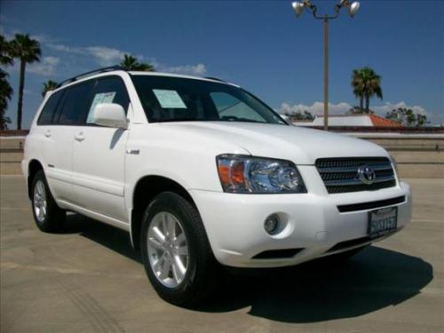 Photo Image Gallery & Touchup Paint: Toyota Highlander in Super White   (040)  YEARS: 2001-2007